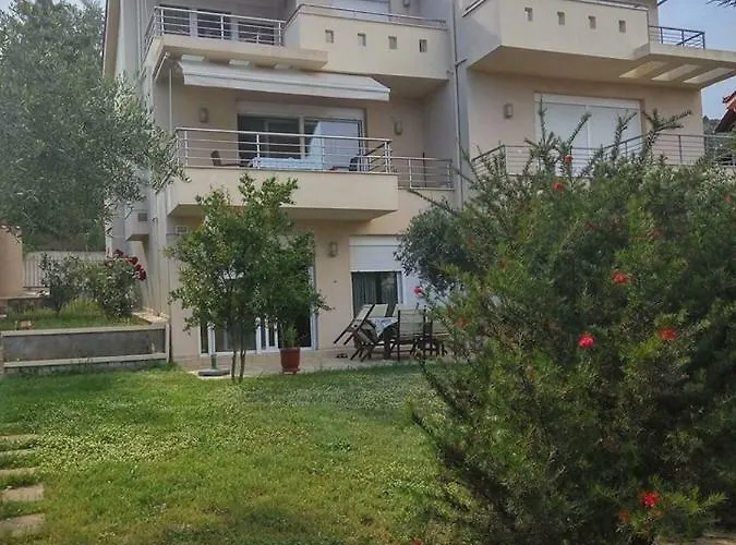 Sea And Garden Apartment *